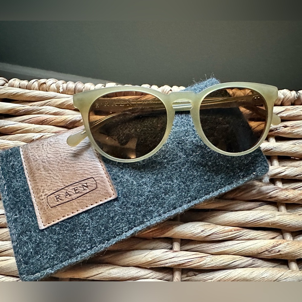RAEN Montara green frame.  No scratches.  Timeless sunglasses.